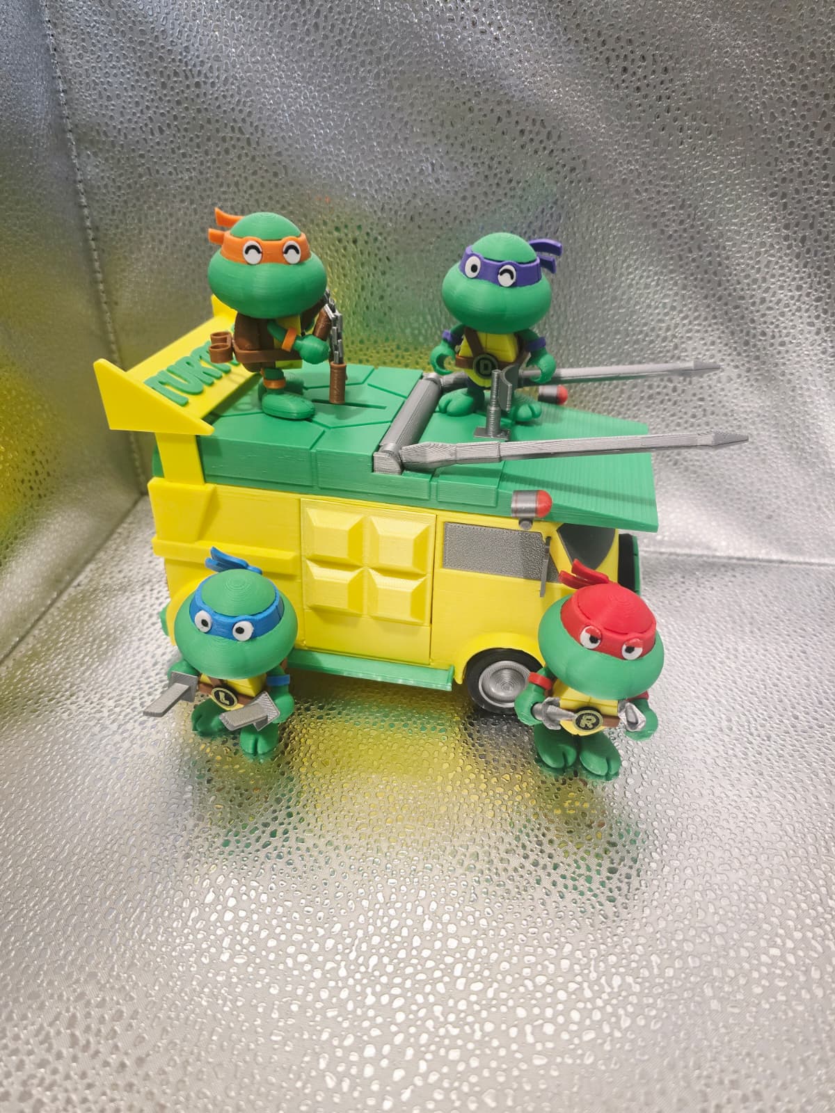Teenage Mutant Ninja Turtles with Turtle Van – Retro 3D Printed Toy Display