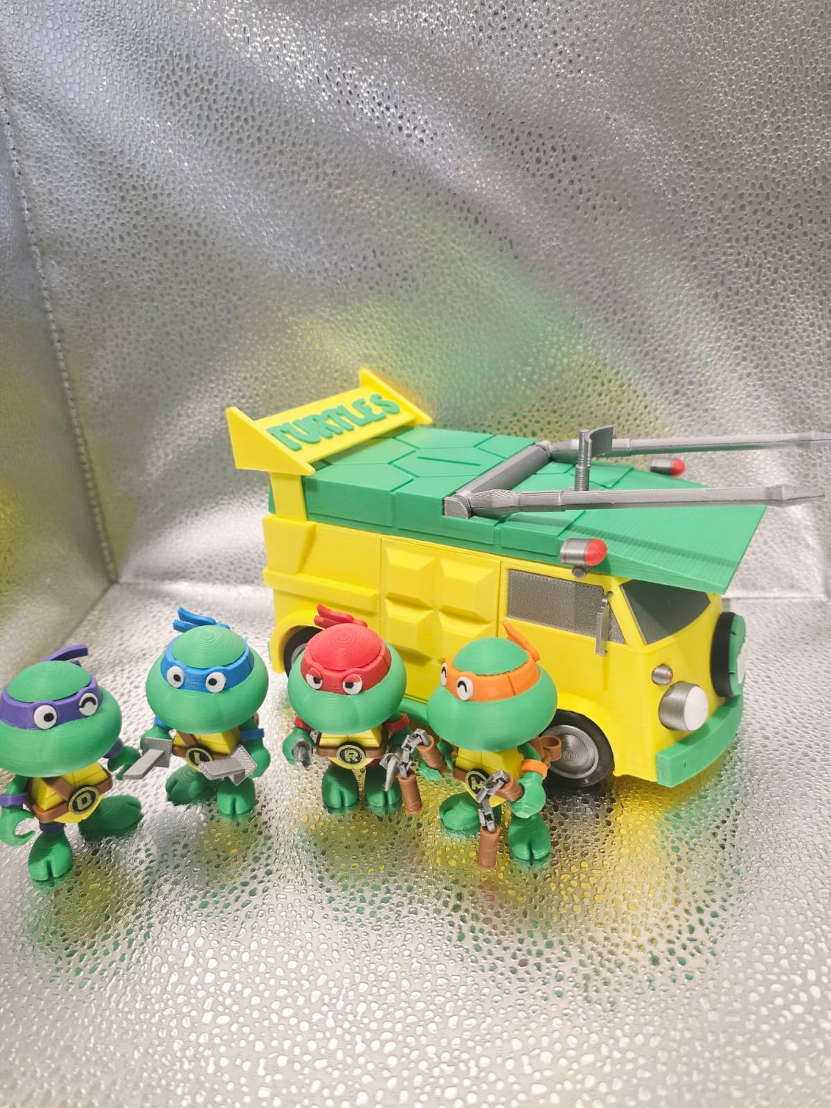 Teenage Mutant Ninja Turtles with Turtle Van – Retro 3D Printed Toy Display